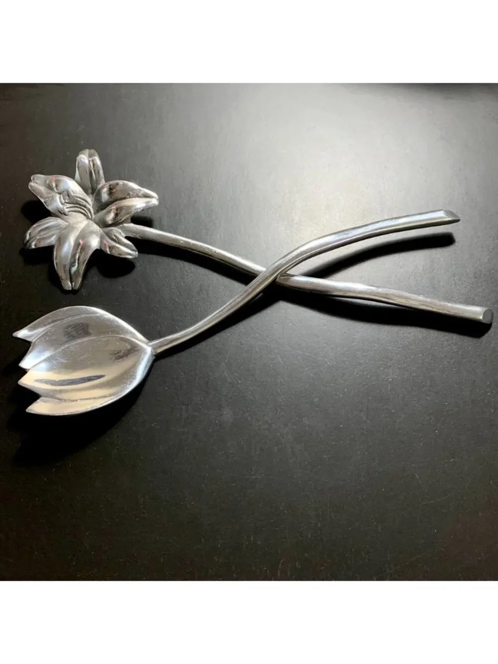 Mariposa Brillante Aluminum Flower Salad Servers Cast Metal Utensils Set
